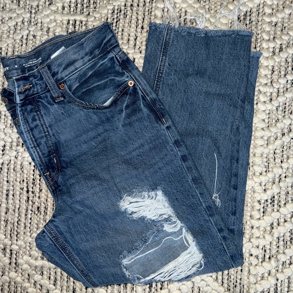 Old Navy Distressed Ankle Jeans in Dark Blue